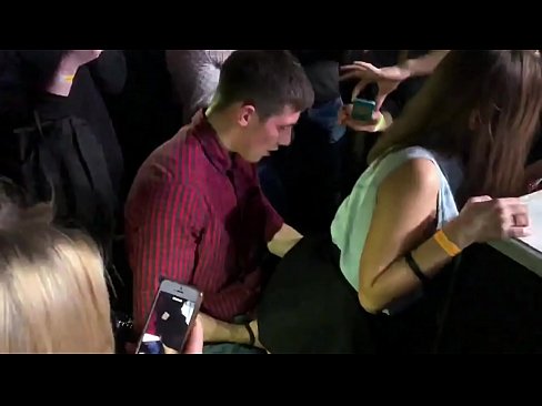 ❤️ Todellista seksiä venäläisessä yökerhossa. 18-vuotias venäläinen tyttö peräaukkoon ja emättimeen nussittu yökerhossa ❤❌ Laadukas seksi at us