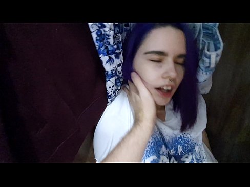 ❤️ Löysin siskoni kaapista ja autoin häntä laukeamaan ❤❌ Laadukas seksi at us